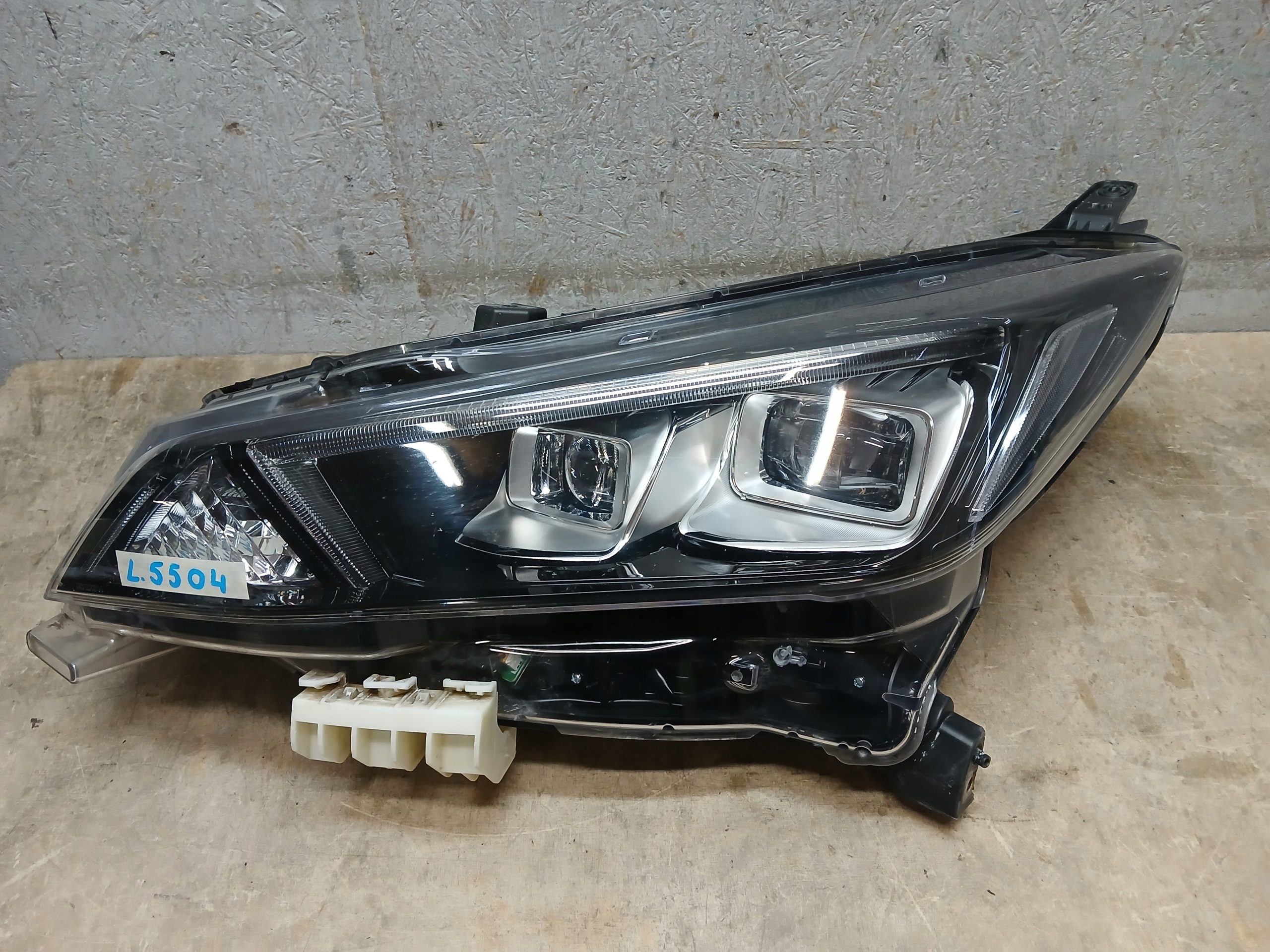LAMPA foran LEWA NISSAN LEAF II 2 FULL LED 18- 26060 5SH5A