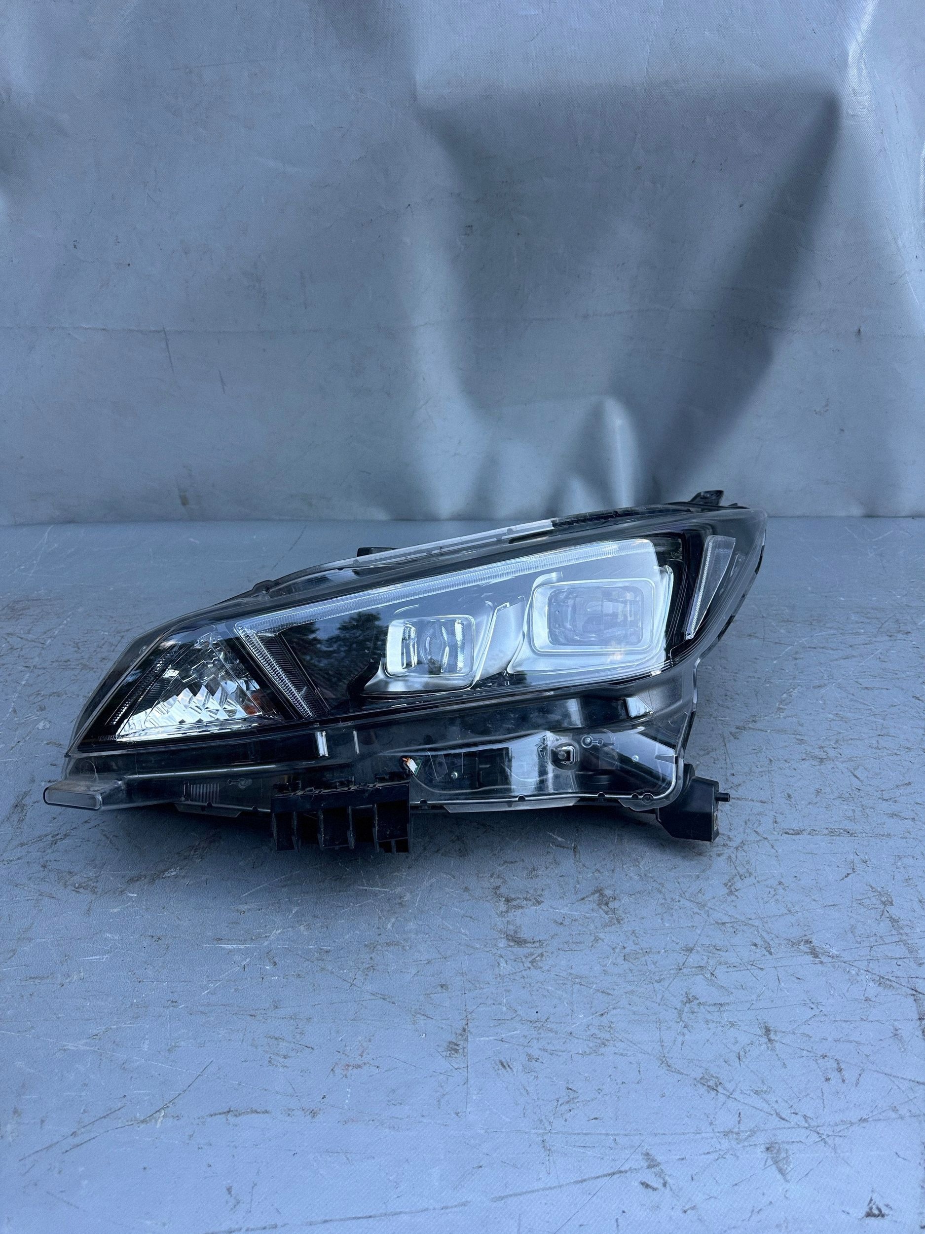 Nissan Leaf II (ZE1) venstre frontlykt 2017-2025 - 260605SH5A / A1S0620000 (Nissan OE)